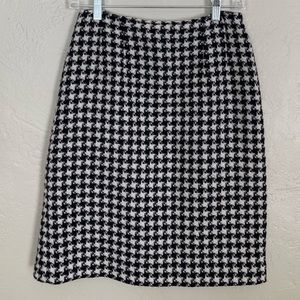 Chadwick’s Vintage Pencil Skirt Size 4, Black and White Houndstooth Pattern Wool